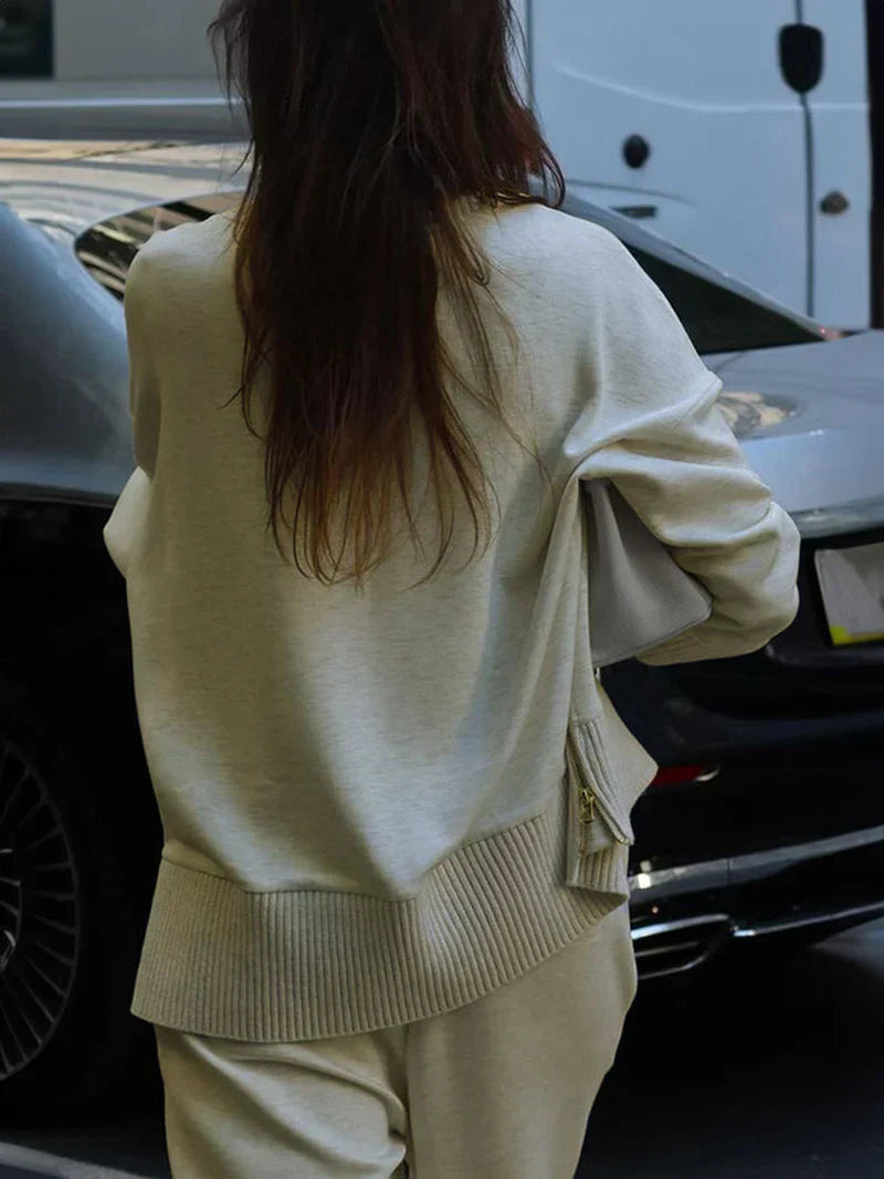 Przytula™ | Lena — Komplet luźnej bluzy i spodni pasujących do siebie