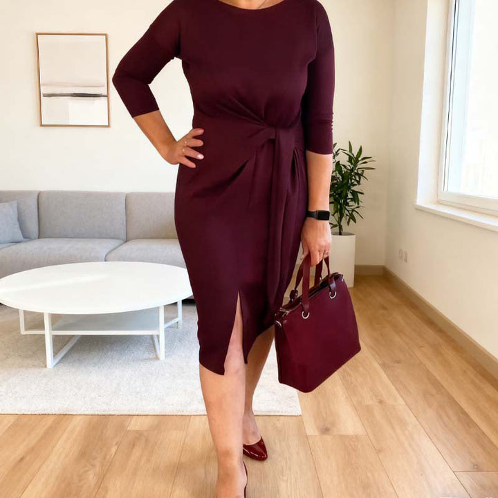 Przytula™ | Milena — Elegancka Sukienka z Wiązaniem i Delikatnym Rozcięciem